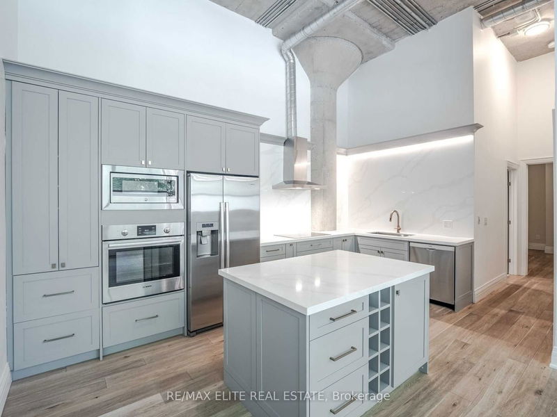 Preview image for 637 Lakeshore Blvd W #115, Toronto
