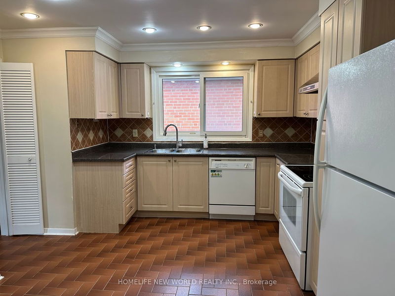 Preview image for 33 Yatesbury Rd, Toronto