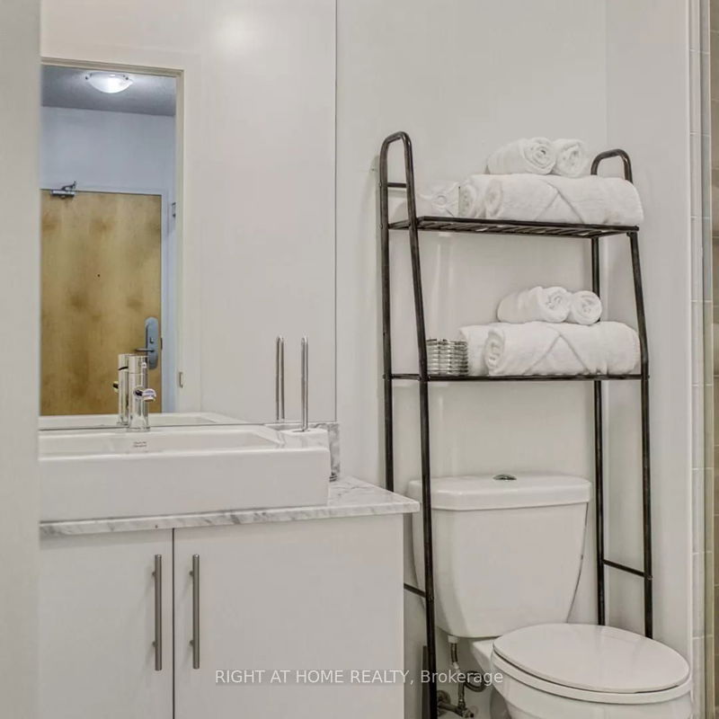Preview image for 65 Bremner Blvd #2908, Toronto