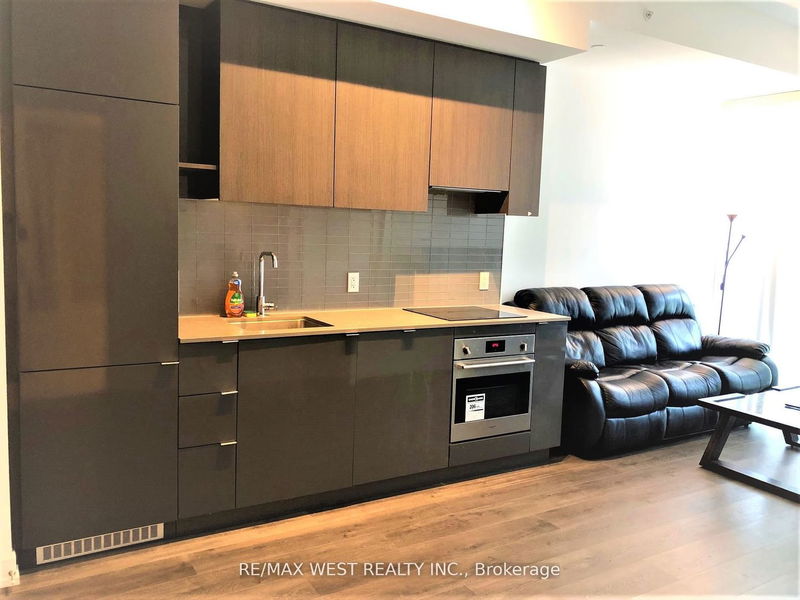 Preview image for 161 Roehampton Ave #908, Toronto