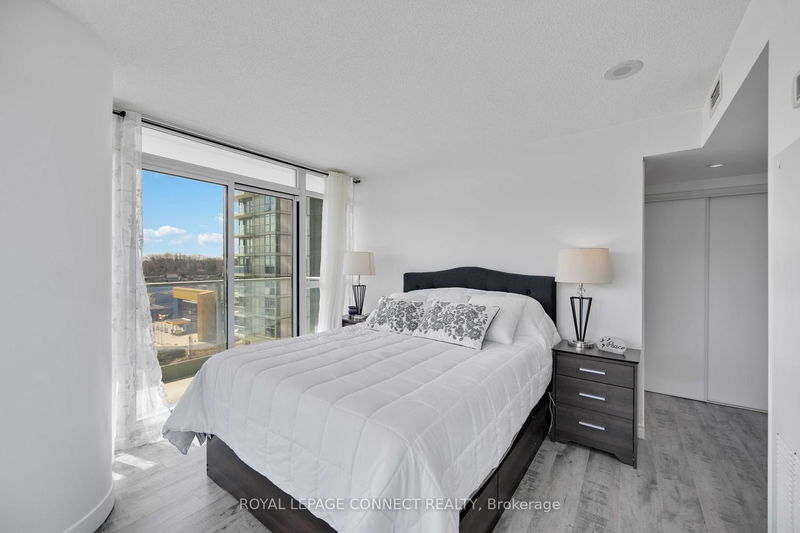 Preview image for 33 Singer Crt #711, Toronto