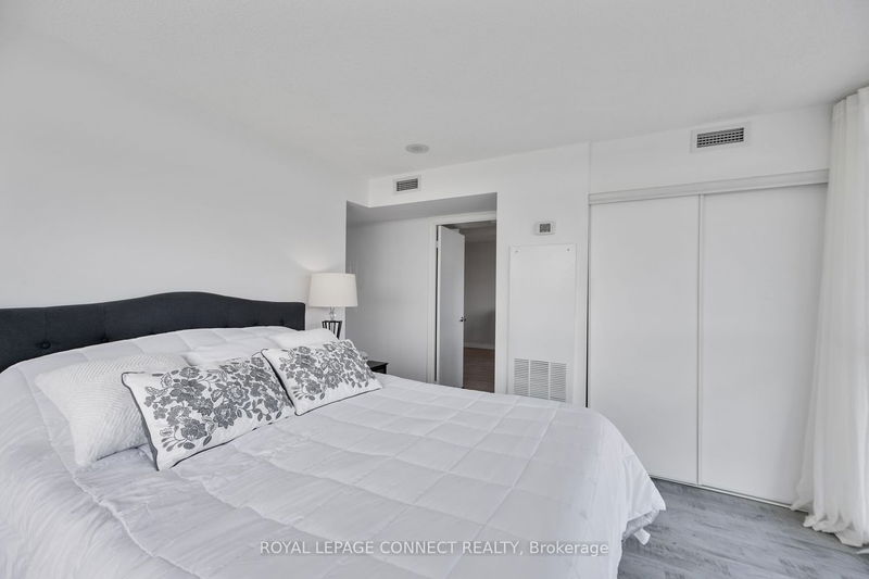 Preview image for 33 Singer Crt #711, Toronto