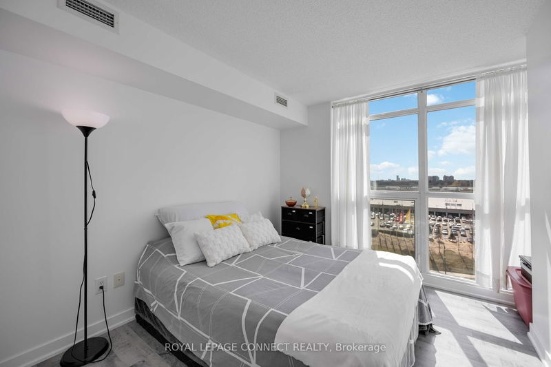 Preview image for 33 Singer Crt #711, Toronto