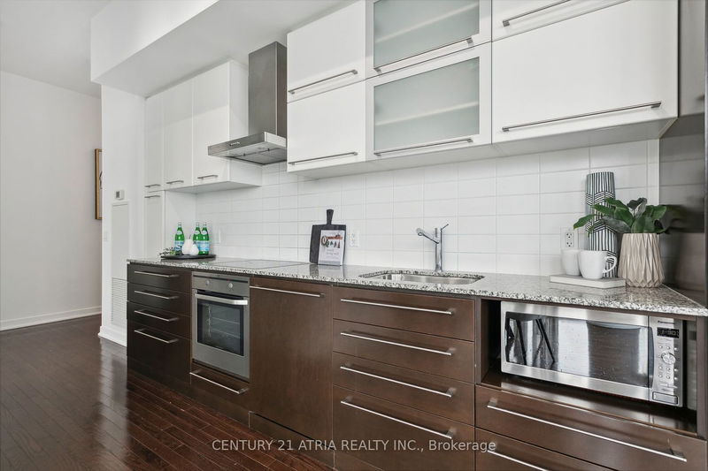 Preview image for 770 Bay St #1212, Toronto