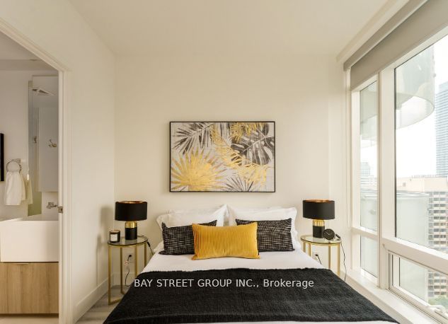 Preview image for 1 Bloor St E #1610, Toronto