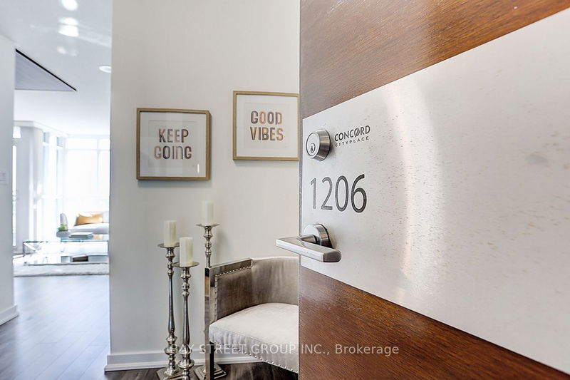 Preview image for 15 Iceboat Terr #1206, Toronto