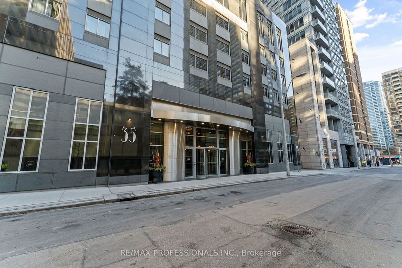 Preview image for 35 Balmuto St #2104, Toronto