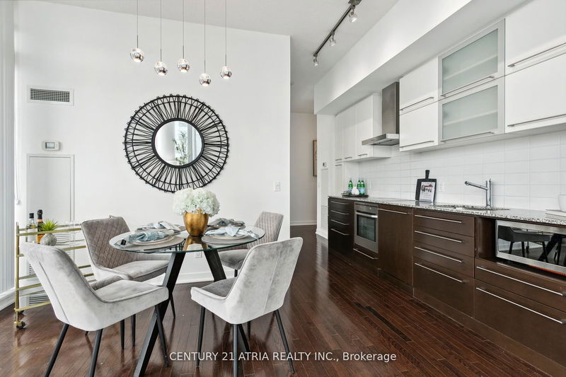 Preview image for 770 bay St #1212, Toronto