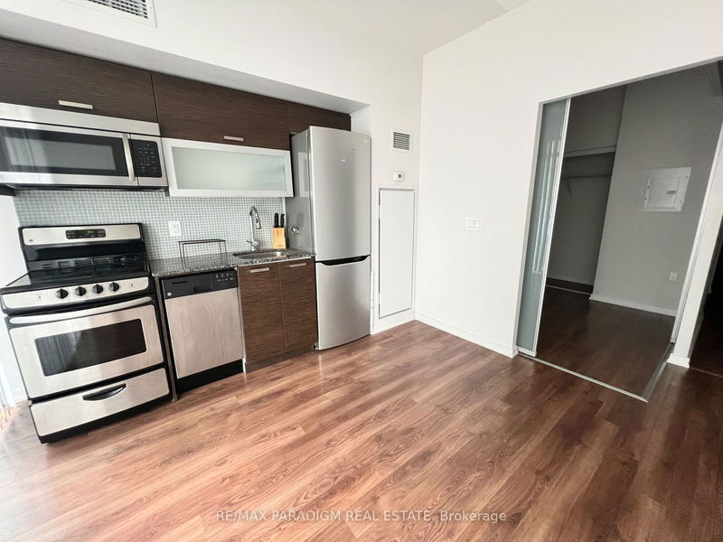 Preview image for 36 Lisgar St #822E, Toronto