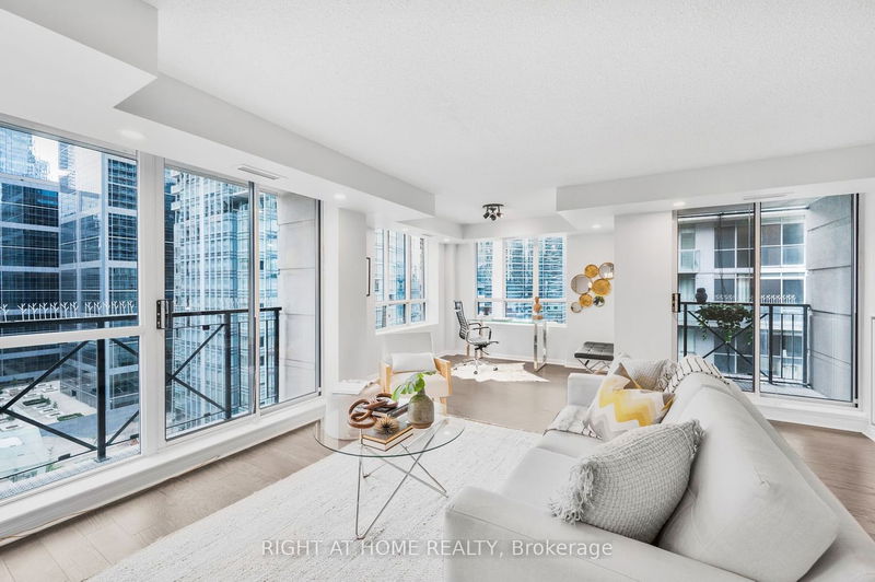 Preview image for 140 Simcoe St #1415, Toronto