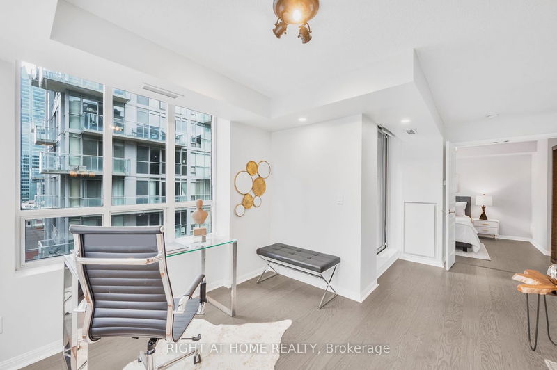 Preview image for 140 Simcoe St #1415, Toronto