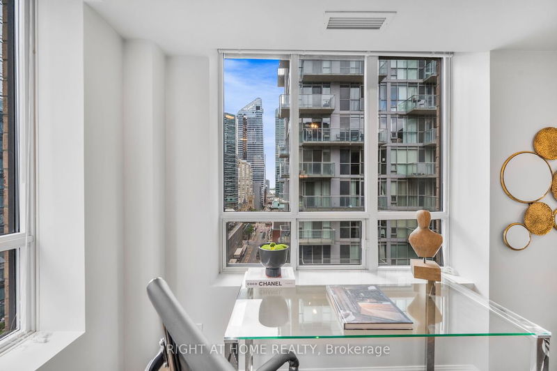 Preview image for 140 Simcoe St #1415, Toronto