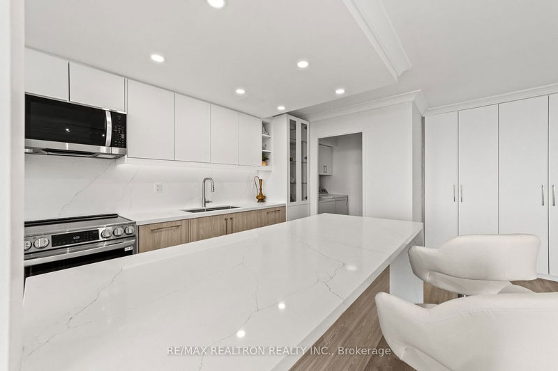 Preview image for 3000 Bathurst St #706, Toronto