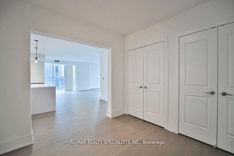 Preview image for 1 Yorkville Ave #5101, Toronto