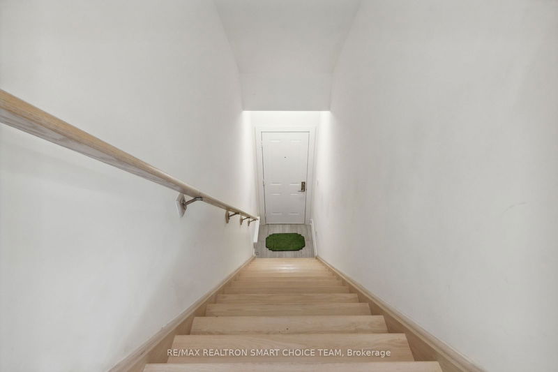 Preview image for 52 Holmes Ave #3, Toronto