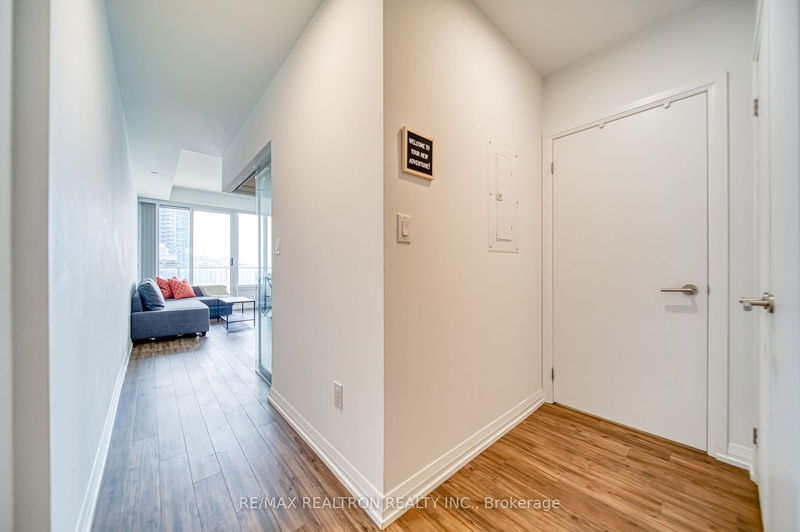 Preview image for 75 Canterbury Pl #1705, Toronto