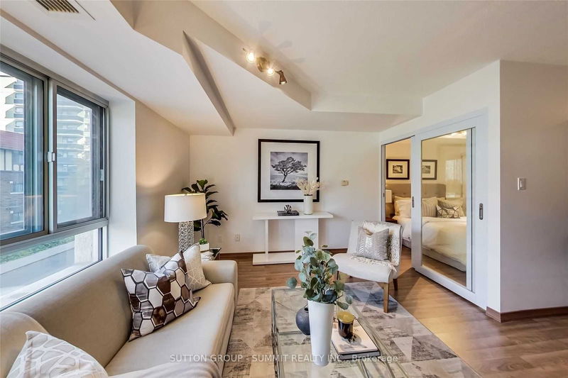 Preview image for 15 Maplewood Ave #208, Toronto