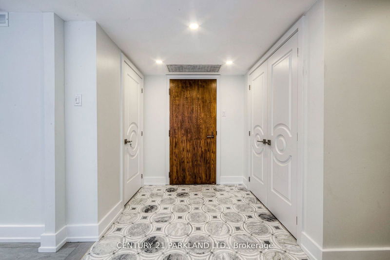 Preview image for 164 Cumberland St #402, Toronto