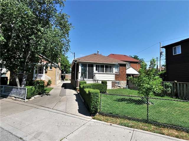 Preview image for 471 Vaughan Rd, Toronto