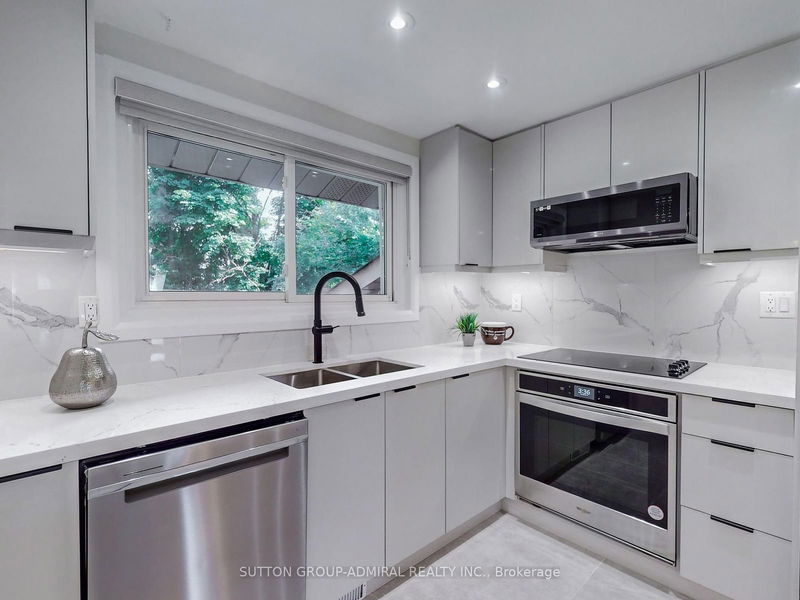 Preview image for 23 Quincy Cres, Toronto