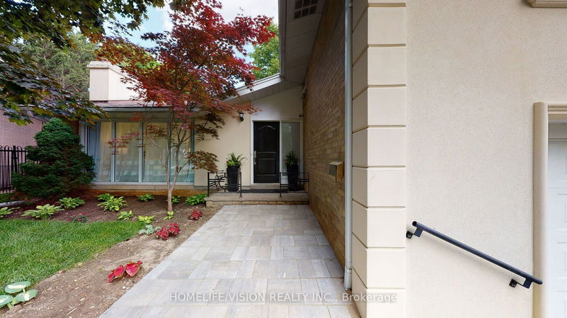 Preview image for 12 Flaremore Cres, Toronto