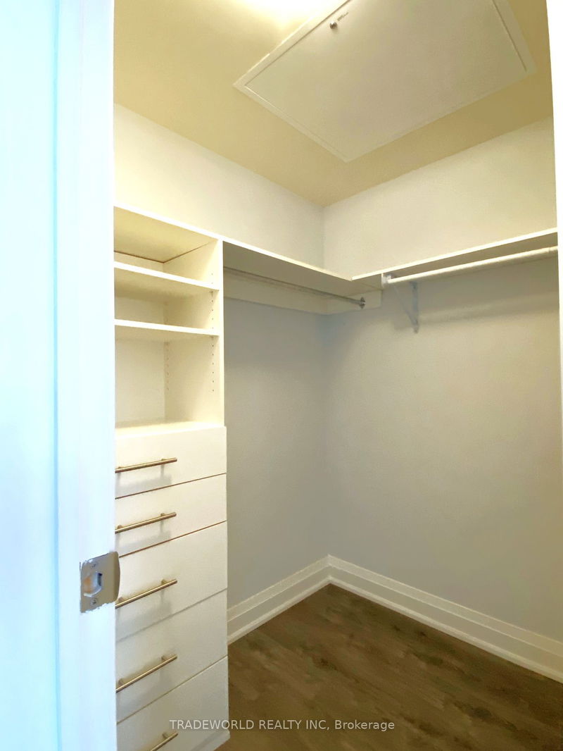 Preview image for 2 Anndale Dr #3202, Toronto