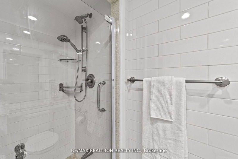 Preview image for 3000 Bathurst St #706, Toronto