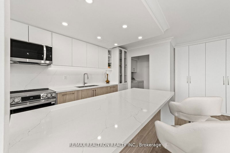 Preview image for 3000 Bathurst St #706, Toronto