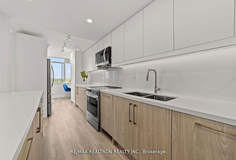 Preview image for 3000 Bathurst St #706, Toronto