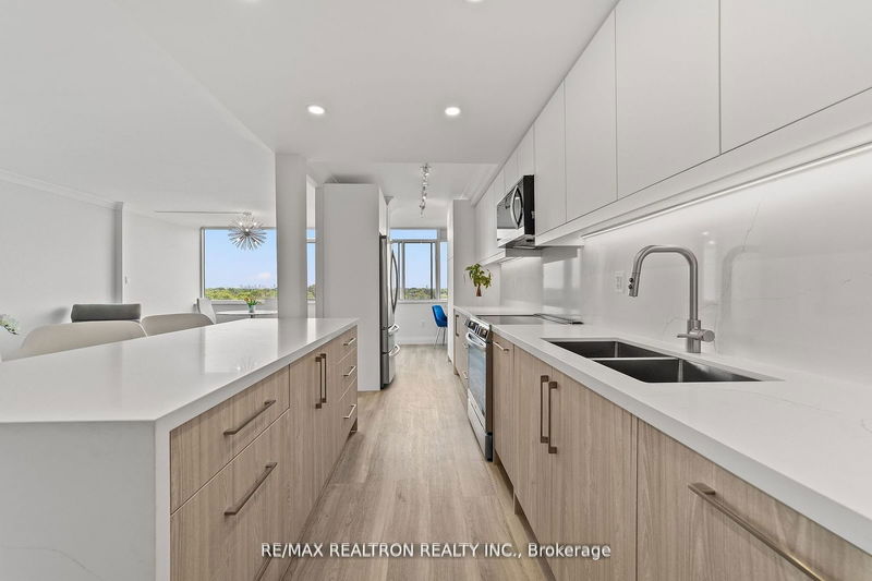 Preview image for 3000 Bathurst St #706, Toronto