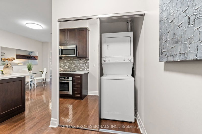 Preview image for 35 Balmuto St #2104, Toronto