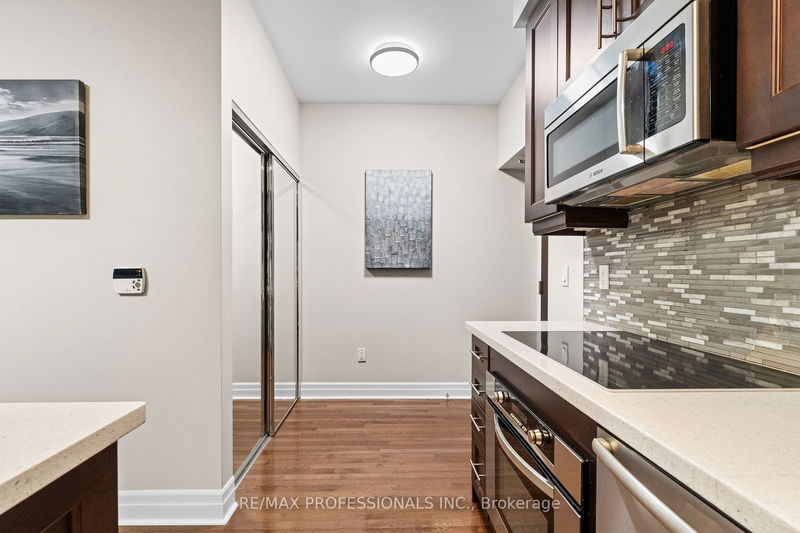 Preview image for 35 Balmuto St #2104, Toronto