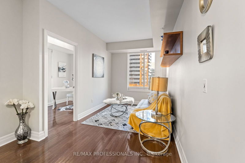 Preview image for 35 Balmuto St #2104, Toronto