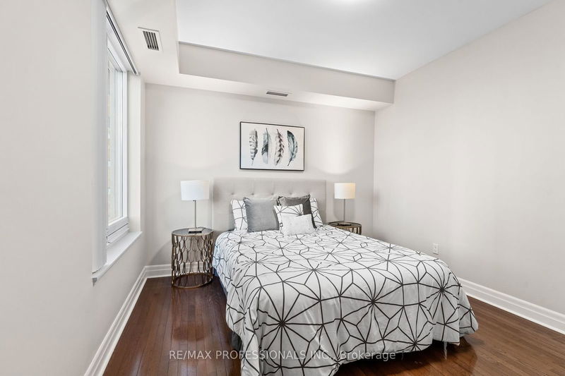 Preview image for 35 Balmuto St #2104, Toronto