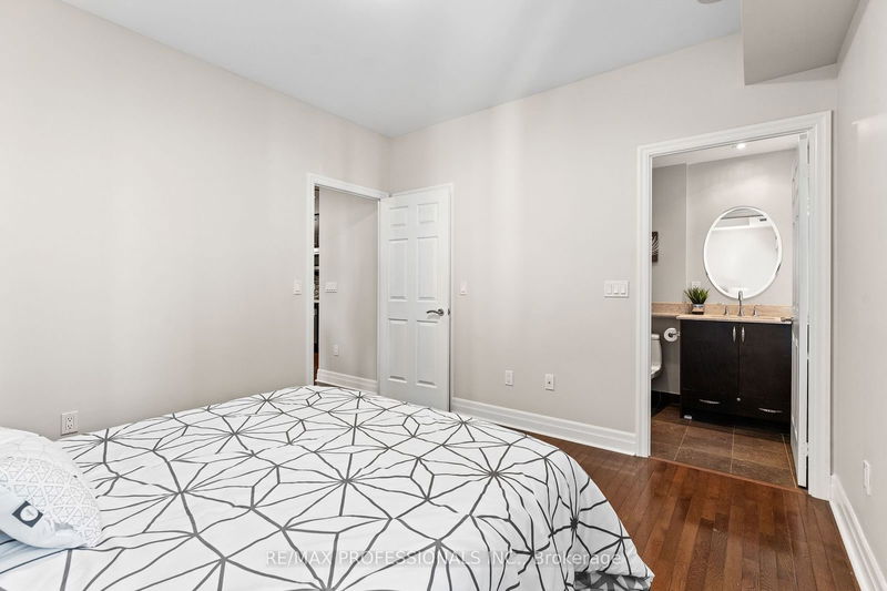 Preview image for 35 Balmuto St #2104, Toronto