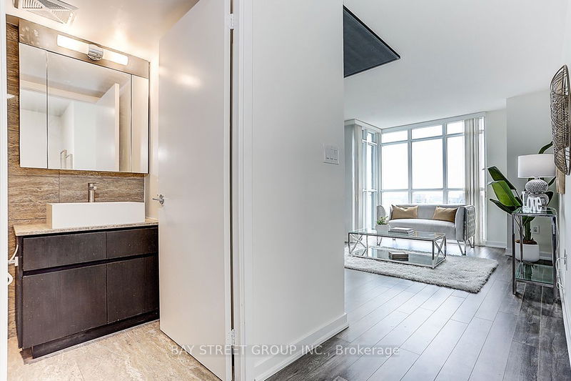 Preview image for 15 Iceboat Terr #1206, Toronto