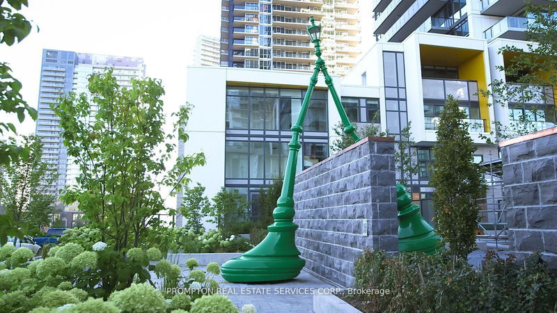 Preview image for 95 Mcmahon Dr #811, Toronto