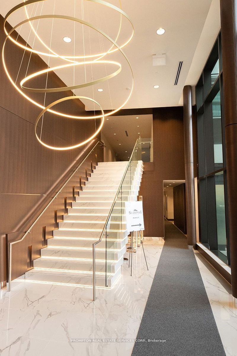 Preview image for 95 Mcmahon Dr #811, Toronto