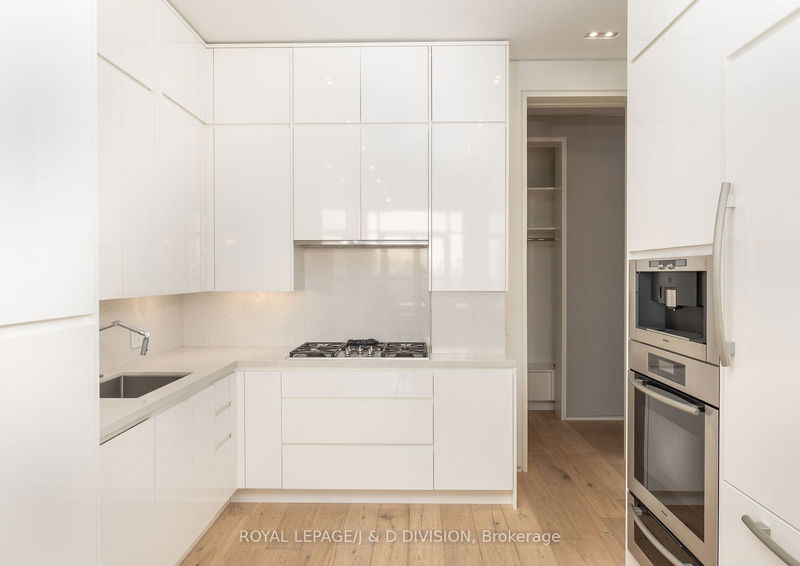 Preview image for 68 Yorkville Ave #1602, Toronto