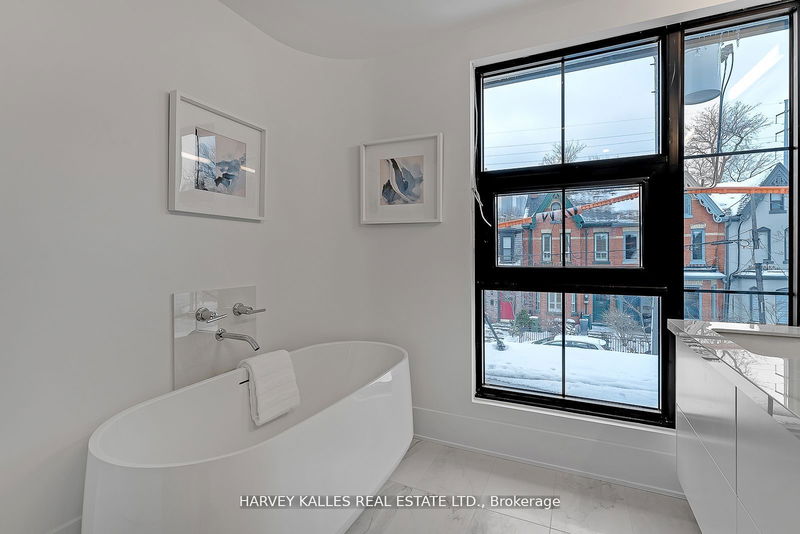 Preview image for 36 Birch Ave #109, Toronto