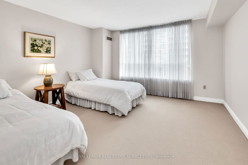 Preview image for 130 Carlton St #603, Toronto