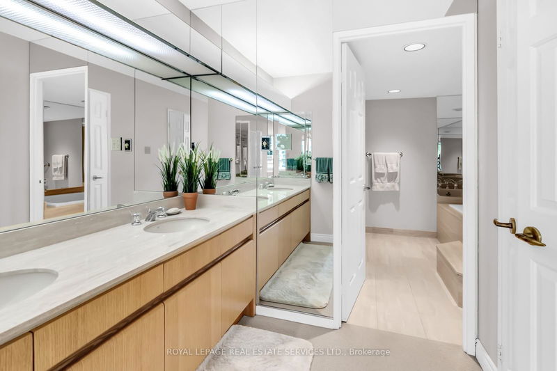 Preview image for 130 Carlton St #603, Toronto