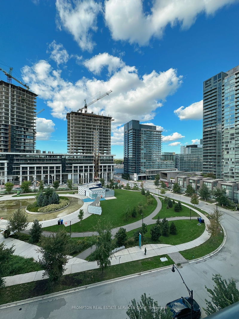 Preview image for 95 McMahon Dr #811, Toronto