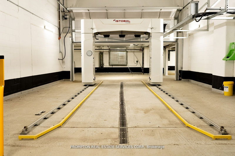 Preview image for 95 McMahon Dr #811, Toronto