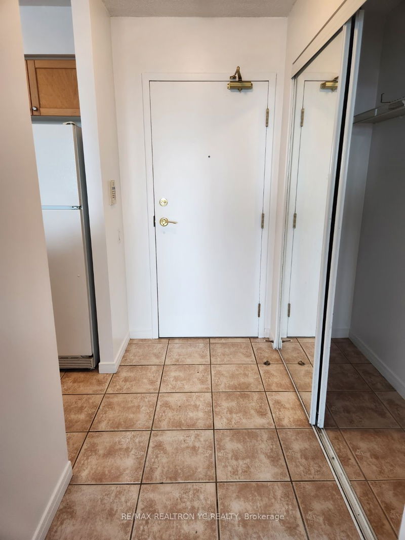 Preview image for 8 Hillcrest Ave #2808, Toronto