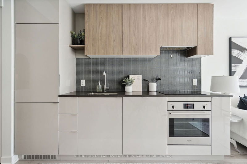 Preview image for 161 Roehampton Ave #515, Toronto