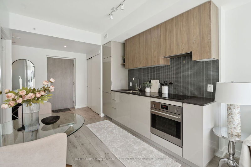 Preview image for 161 Roehampton Ave #515, Toronto