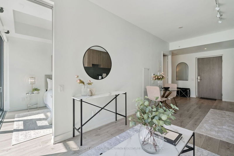 Preview image for 161 Roehampton Ave #515, Toronto