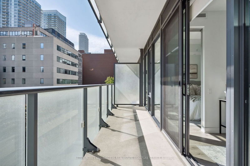 Preview image for 161 Roehampton Ave #515, Toronto