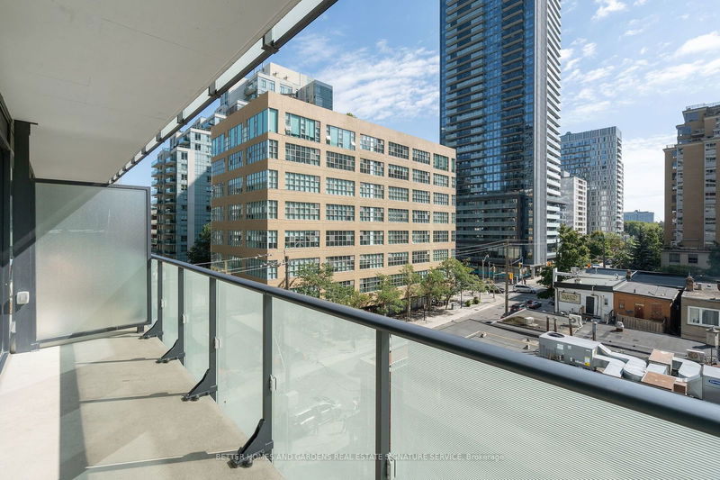 Preview image for 161 Roehampton Ave #515, Toronto